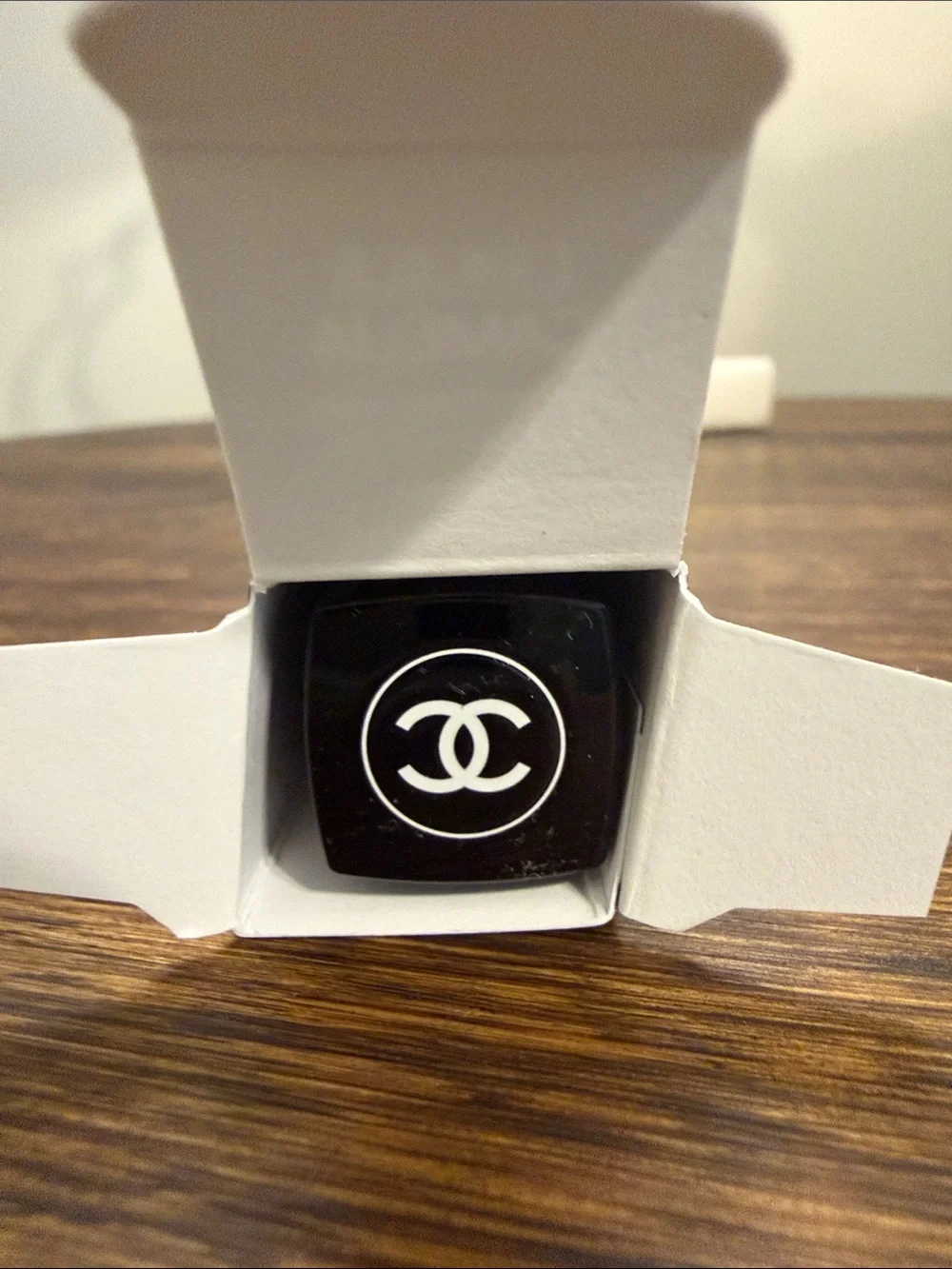 CHANEL Hydrating and fortifying oil